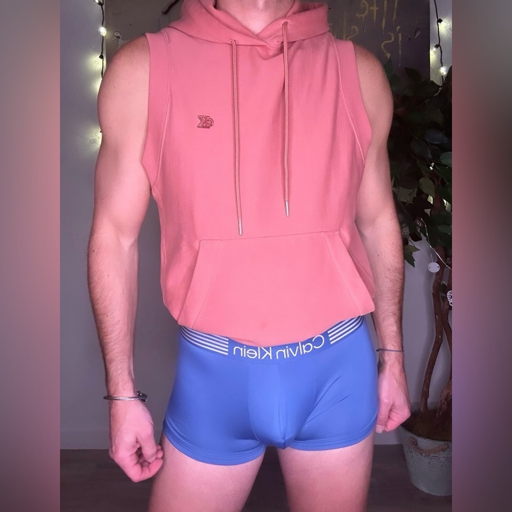 Calvin Klein | Sleeveless Workout Hoodie in Coral (X-Small) - Picture 4 of 8